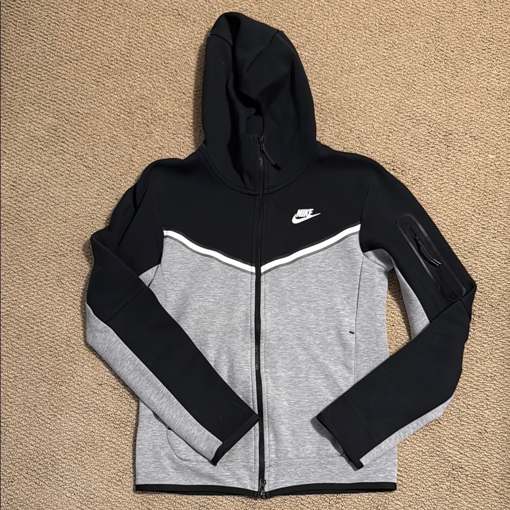 Nike Sportswear Tech Fleece
Men's Full-Zip Hoodie